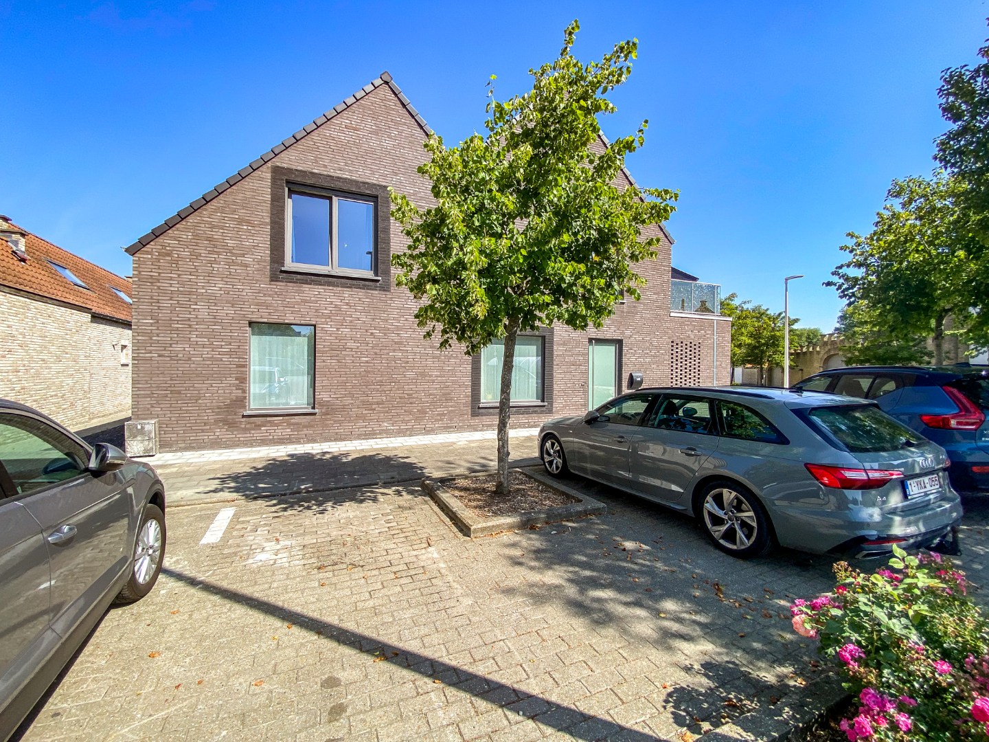 Prachtig afgewerkte zeer lichtrijke nieuwbouwwoning te Ramskapelle (Nieuwpoort). 