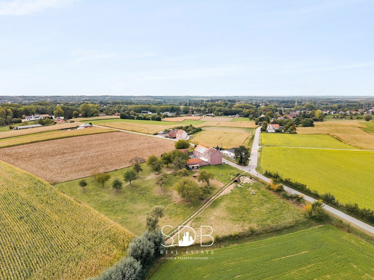 Prachtige landelijke hoeve woning met gezinstuin en graslanden op 1hectare 