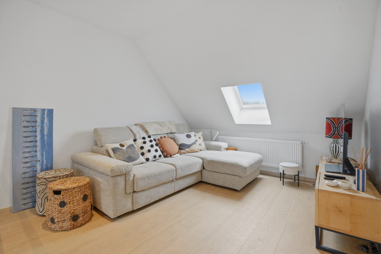 Ruime en instapklare rijwoning in het hart van Nieuwpoort op 284 m² met garage en nieuwe oprit! 