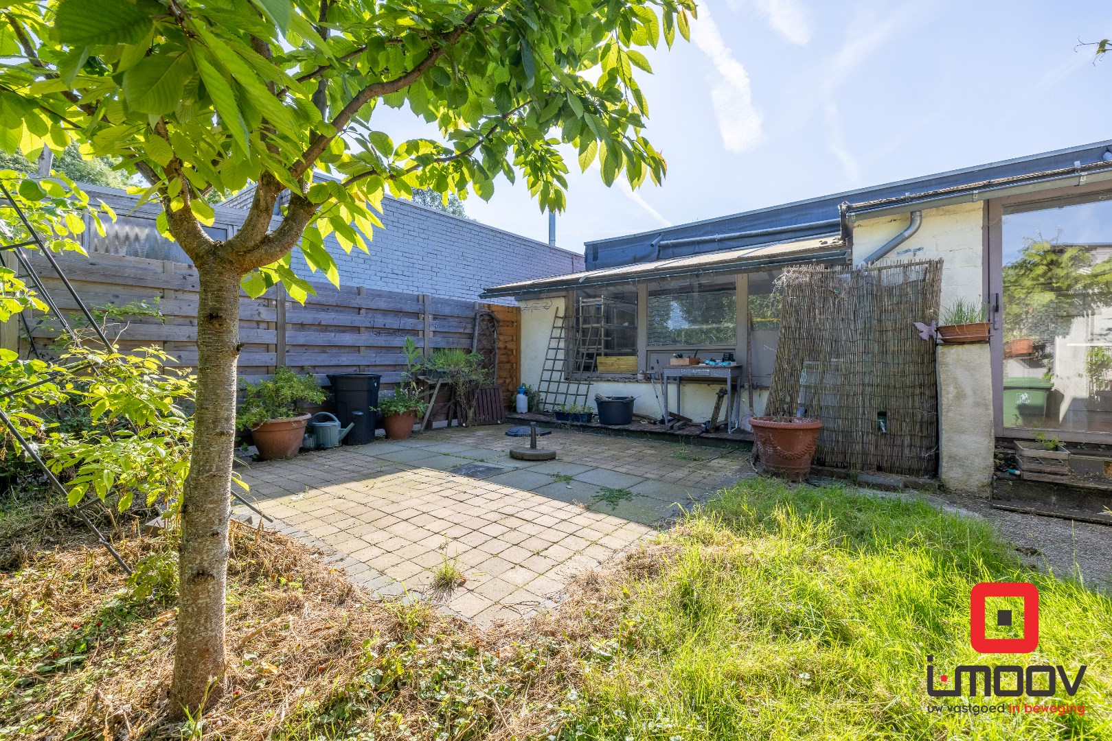 Héél charmant renovatieproject op idyllische ligging aan het water 