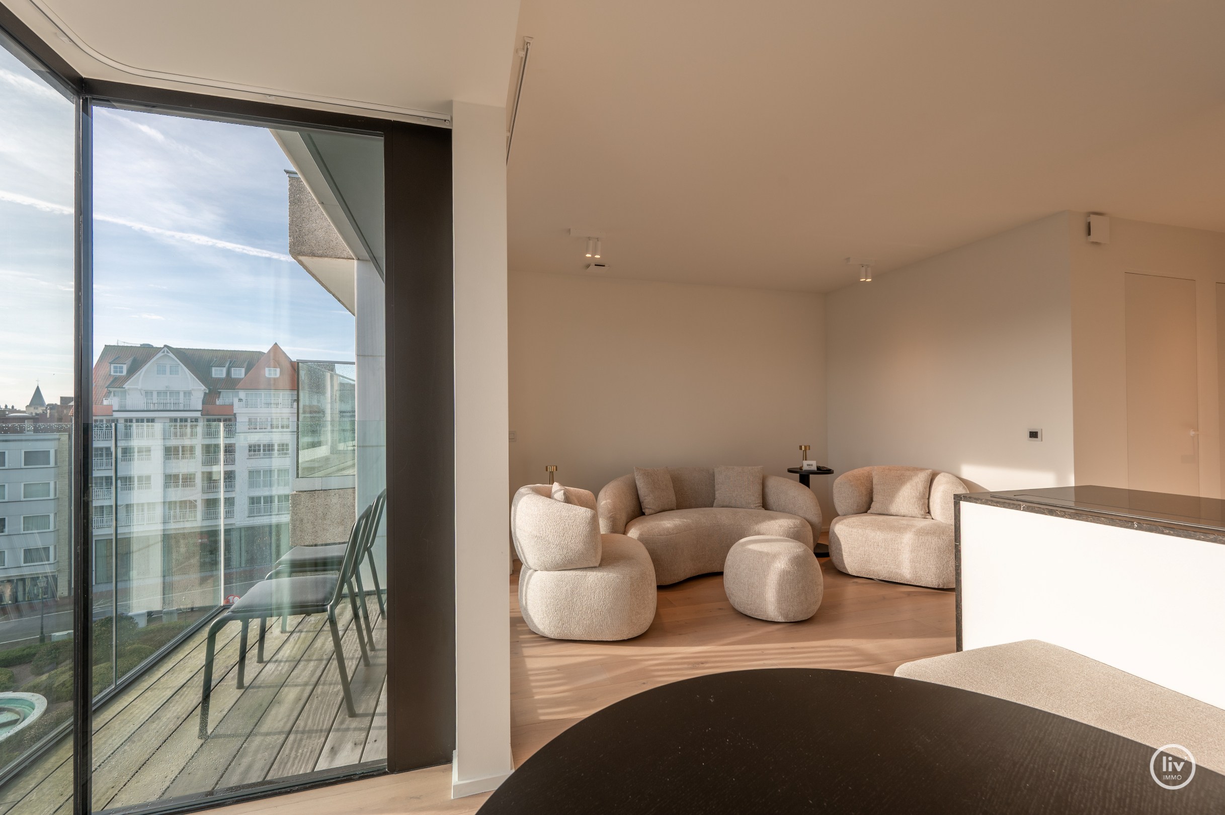 Duurzaam nieuwbouwappartement voorzien van een topafwerking &amp; een open zicht op het Driehoeksplein. 