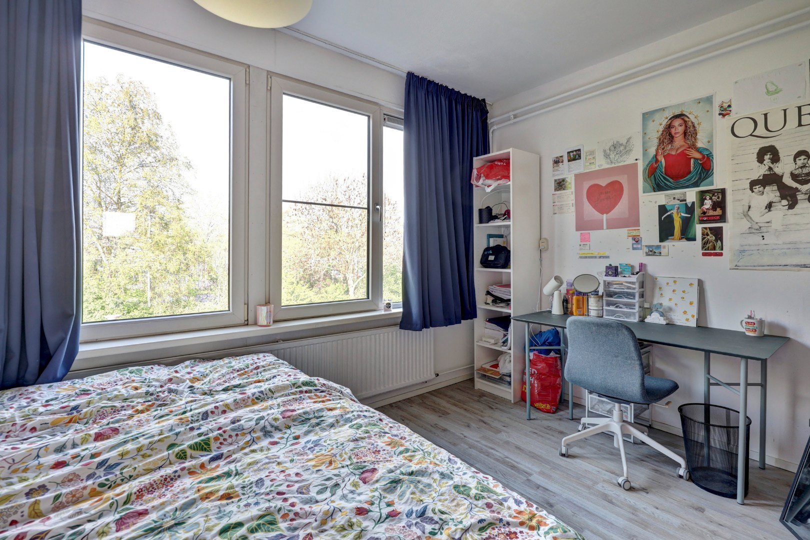 Woon-aanbieding 2 voor de prijs van één! Verrassend ruime 5-kamer woning, zonnige achtertuin, 2 keukens, 2 badkamers, parkeergelegenheid voor de deur.. 