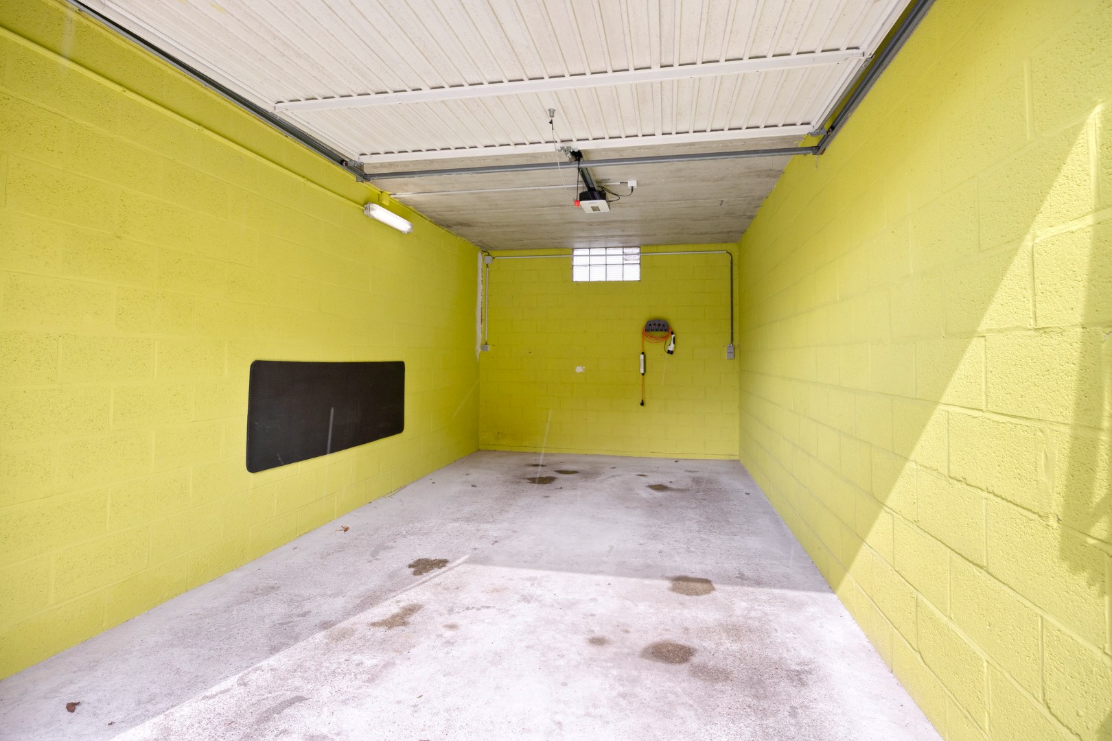 Instapklare penthouse met 2 slaapkamers en terras van 60m² , 4 kelders en garagebox in Korbeek-Lo! – EPC 199 kWh/m² - bewoonbare opp. 131 m² 