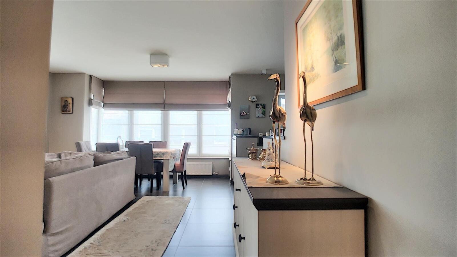 Knap, goed gelegen hoekappartement - Heist 