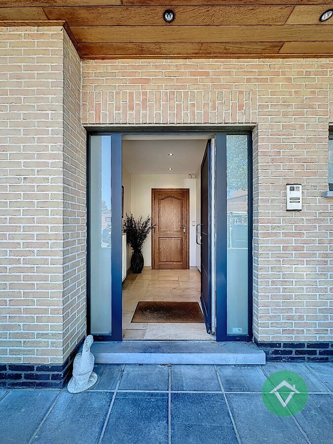 Ruime gezinswoning met dubbele garage in Koekelare 