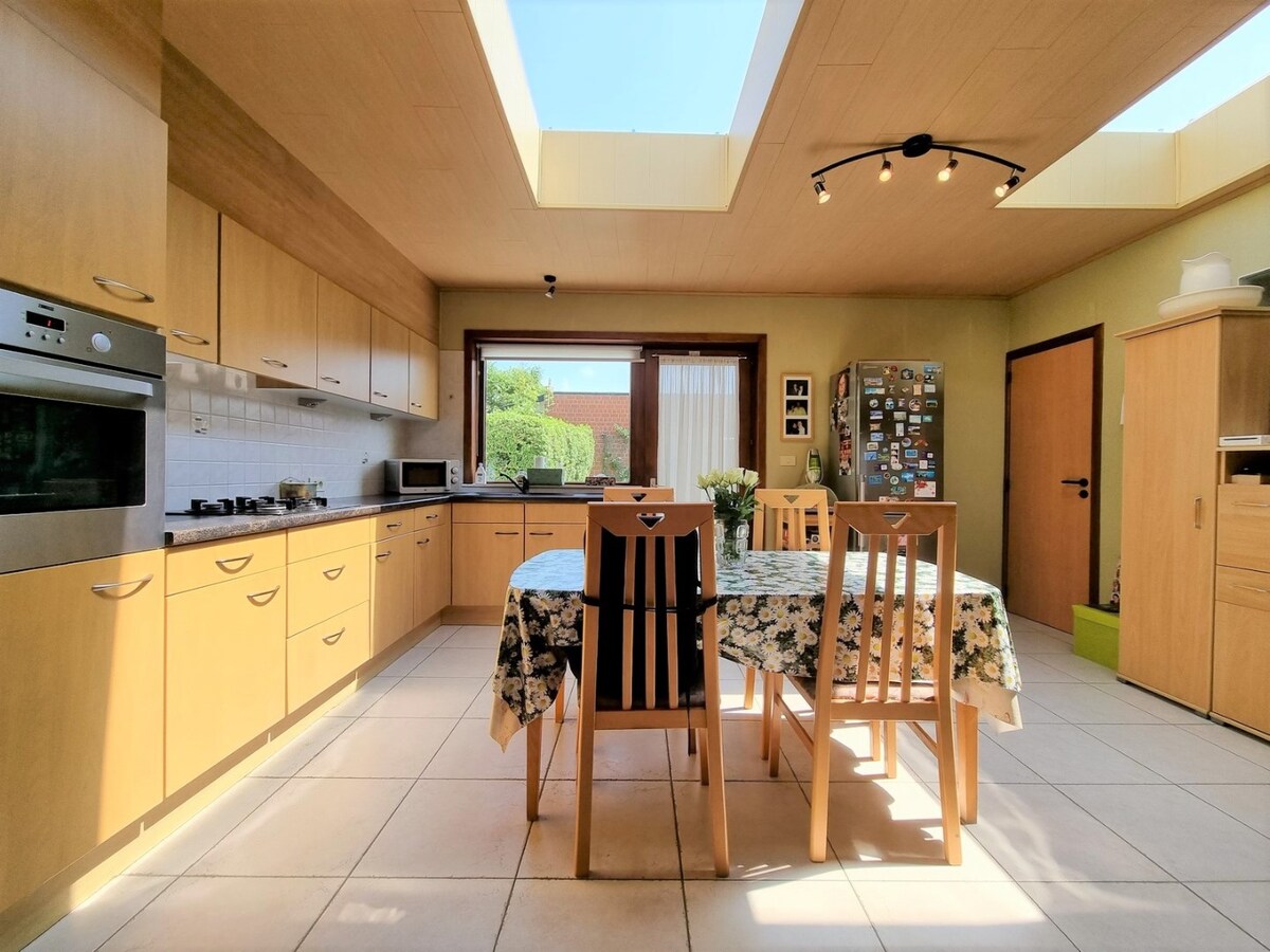 Goed gelegen, instapklare halfopen gezinswoning met tuin en garage - Zeebrugge 