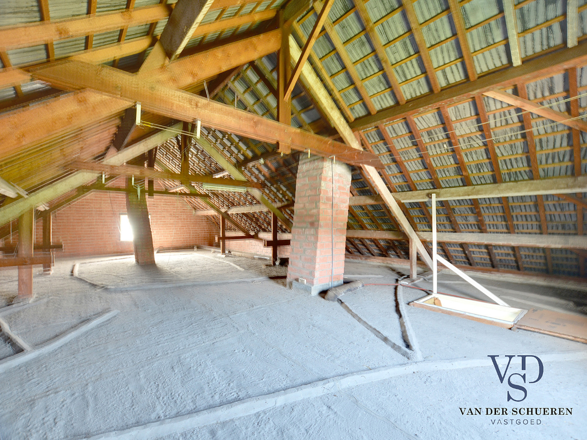 Op te frissen bungalow in doodlopende straat. 