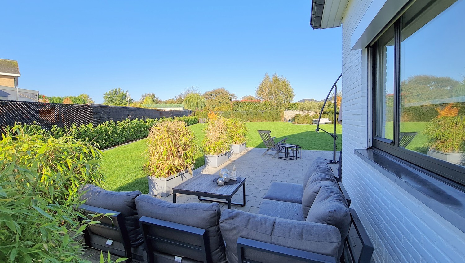 Bungalow met zongerichte tuin op perceel van 1350 m² 