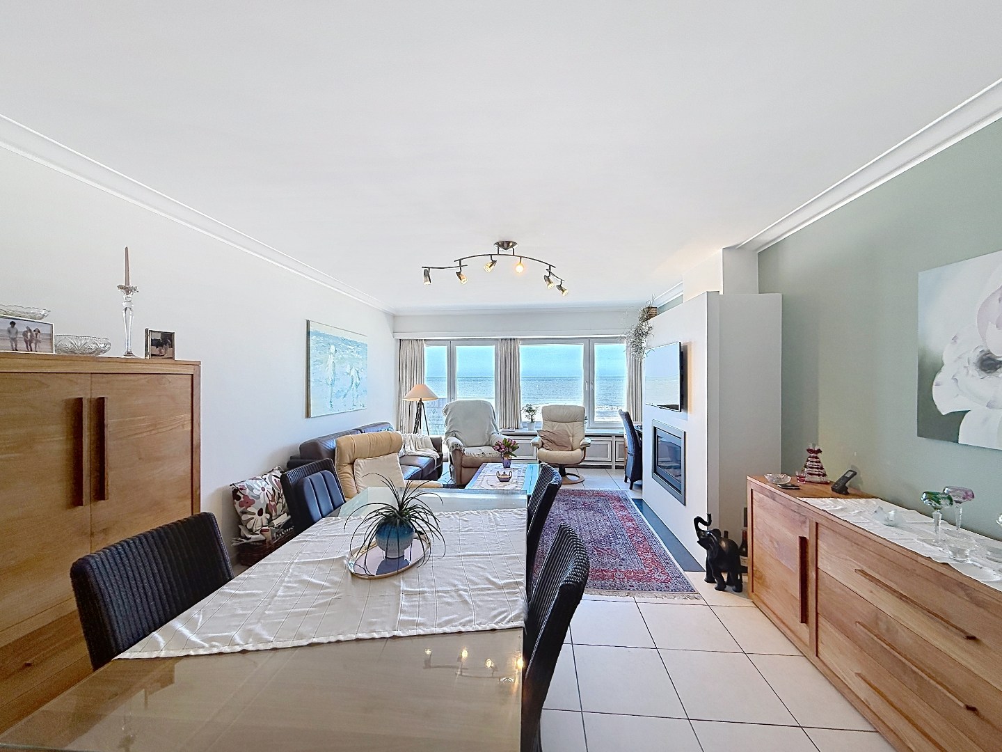 Prêt à emménager, appartement d'une chambre avec vue sur la mer. 