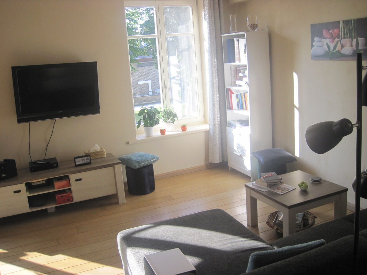 Duplex-appartement (bemeubeld) op unieke liggng. GEEN VASTE KOSTEN. 