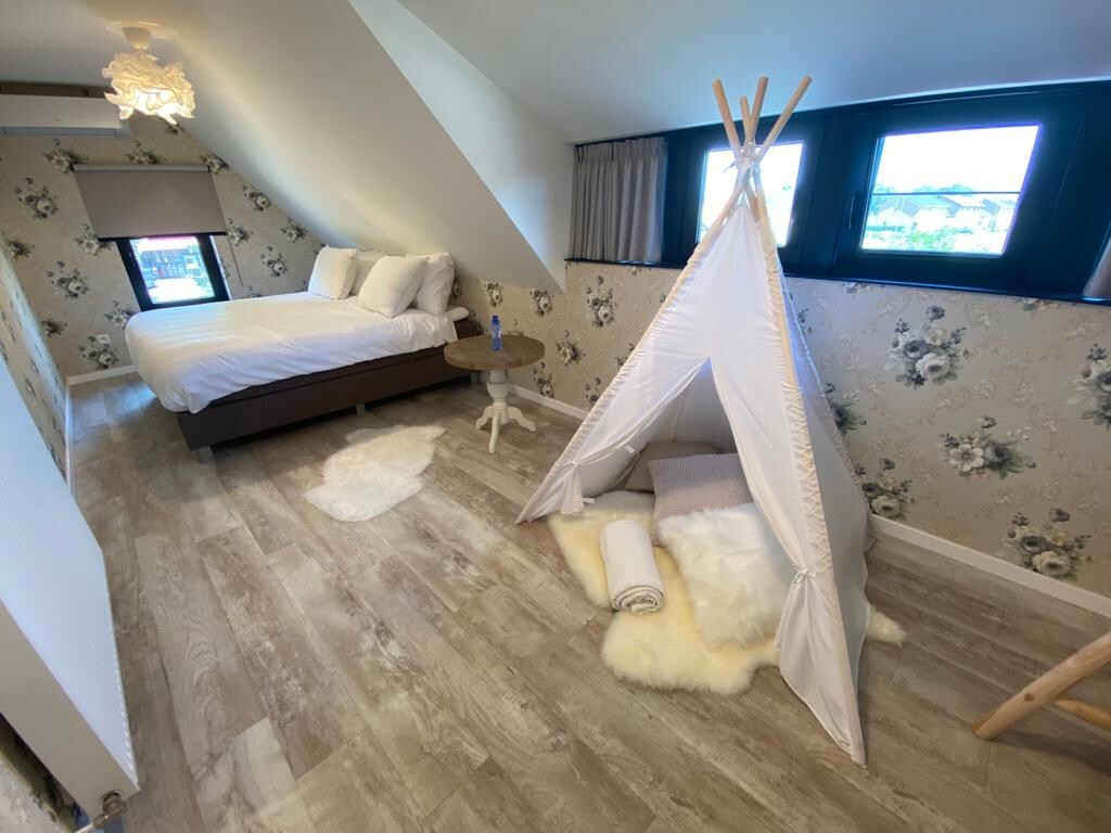 Schitterend horecapand met privé parking en vakantiewoning 