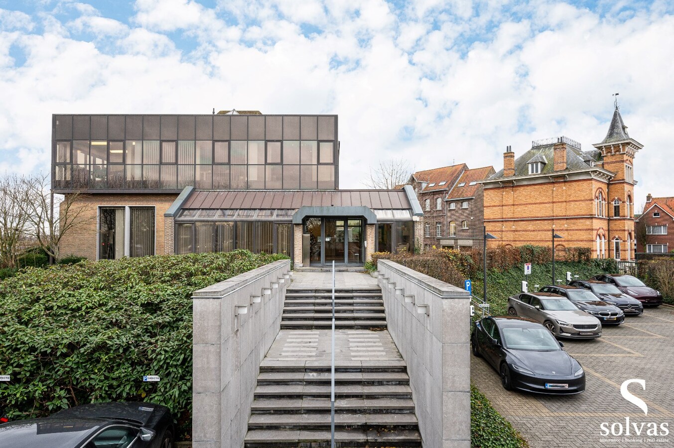 Uniek kantoorgebouw (2131m²) aan de N9! 