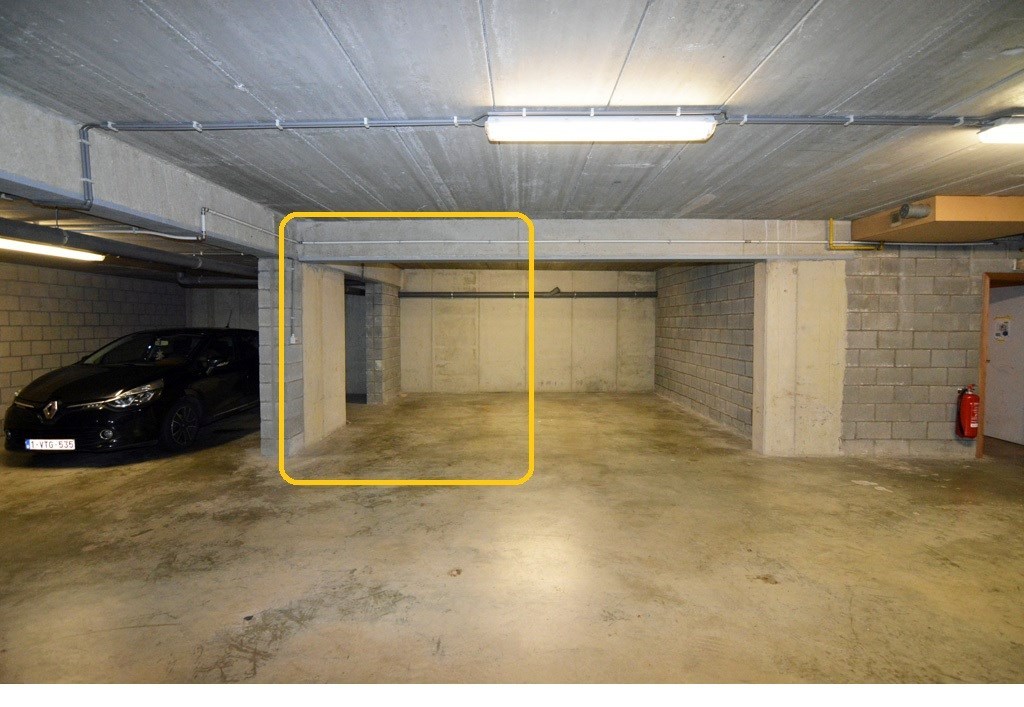 Modern triplex appartement met 3 slpks, terras, kelderberging en autostaanplaats. 