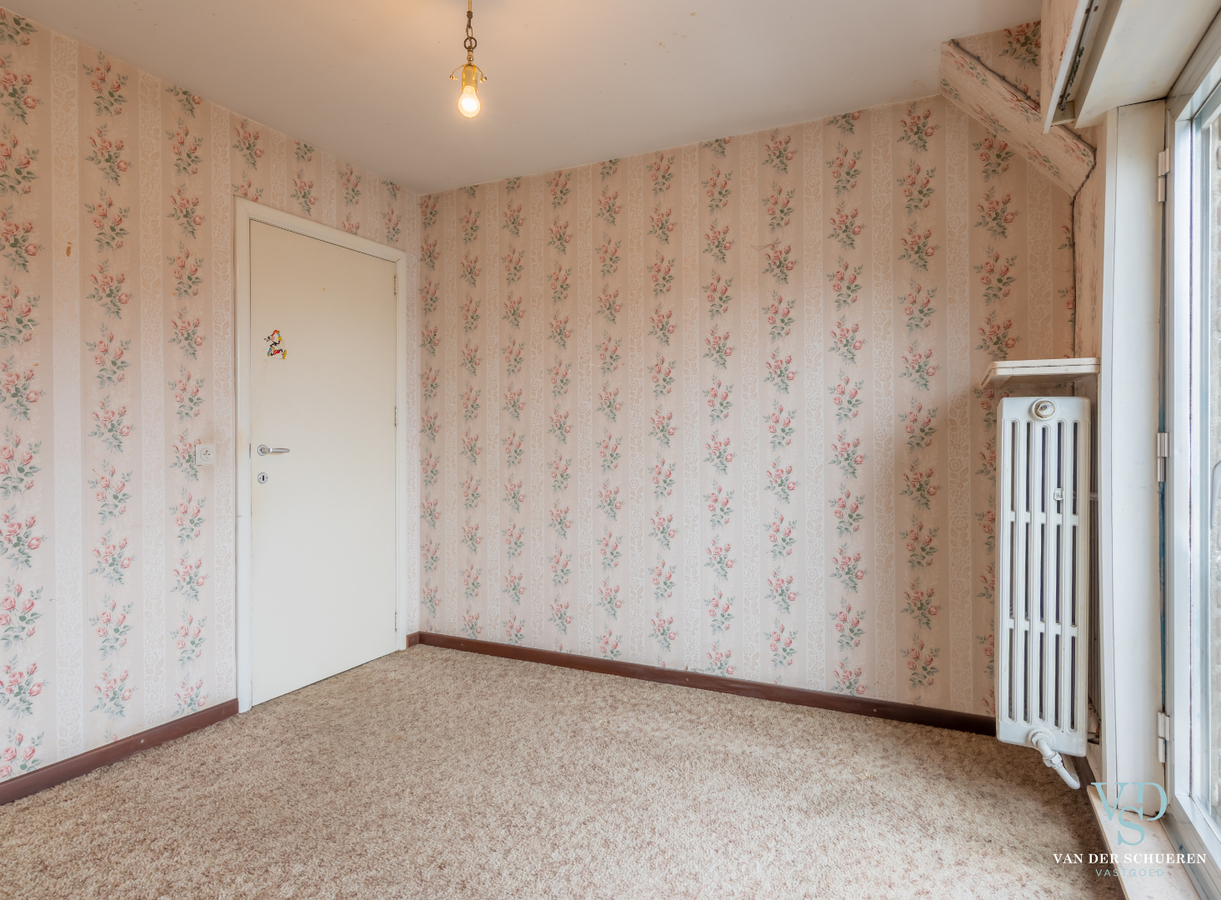 Degelijke, bijzonder ruime woning te Dikkelvenne. 