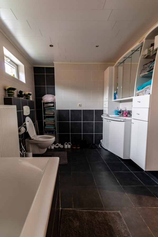 Instapklare gezinswoning met grote tuin en landelijke verzichten te Ichtegem 