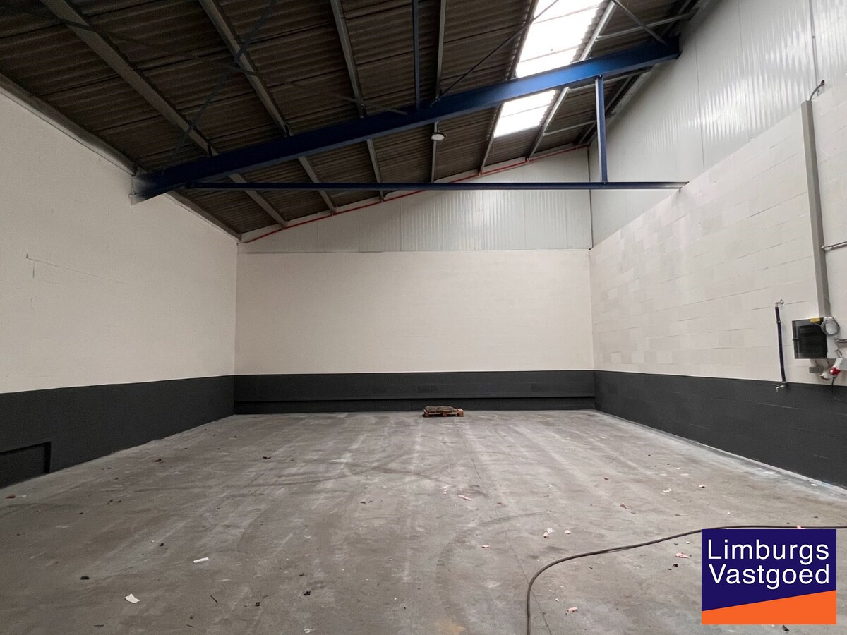 TRUDONIS - KMO UNIT 1 - 134 m² - sectionaal poort - nabij N79 