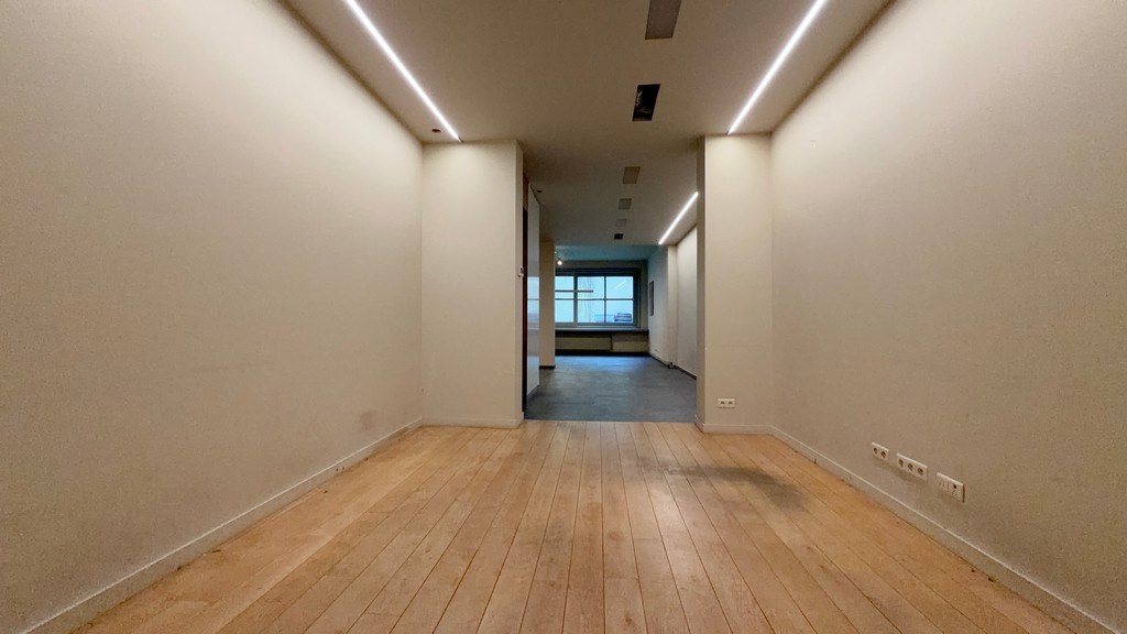 Kantoorgelijkvloers te huur op wandelafstand van Sint-Pietersstation in Gent