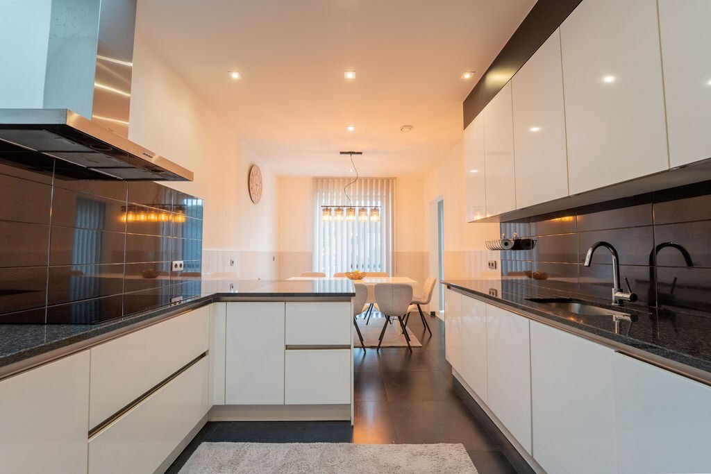 RUIM HANDELSHUIS MET WOONST TE SPALBEEK (HASSELT) 