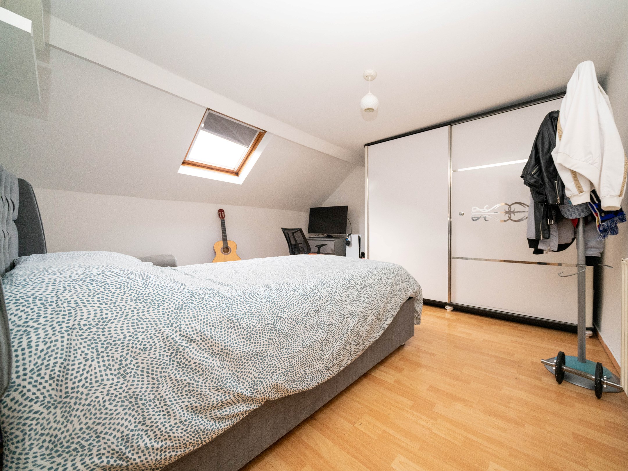 Ruime woning met 5 kamers, 4 badkamers en tuin 