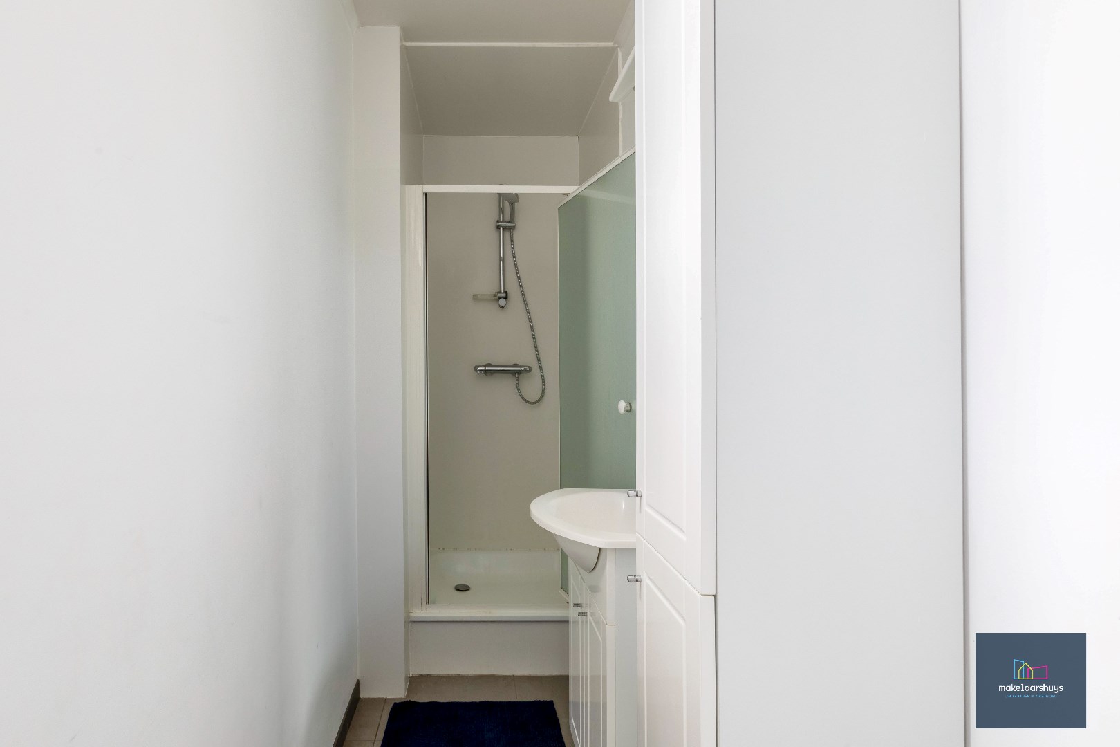 Eigendom met handelsgelijkvloers en duplexappartement 