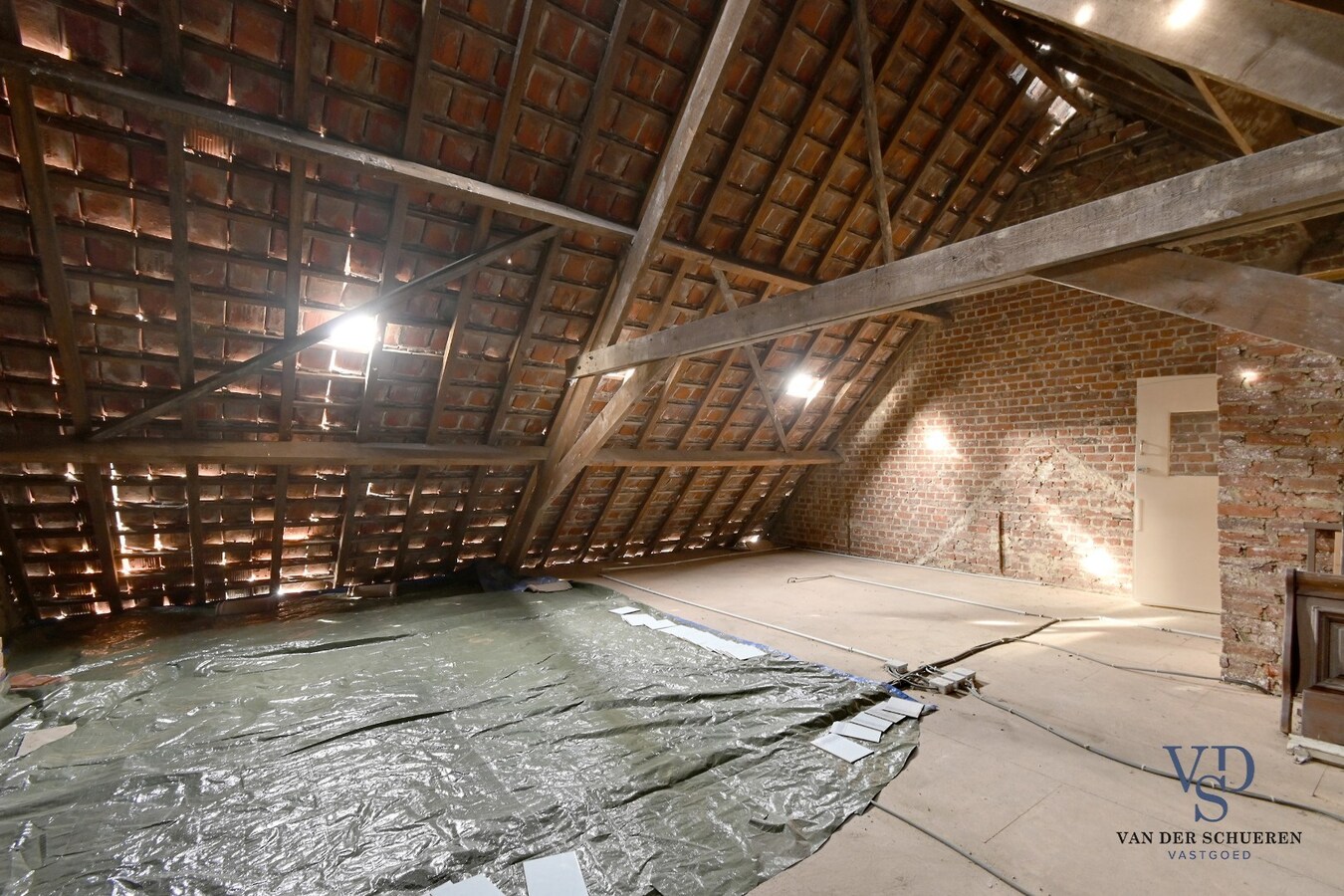 Te renoveren woning in centrum Balegem. 