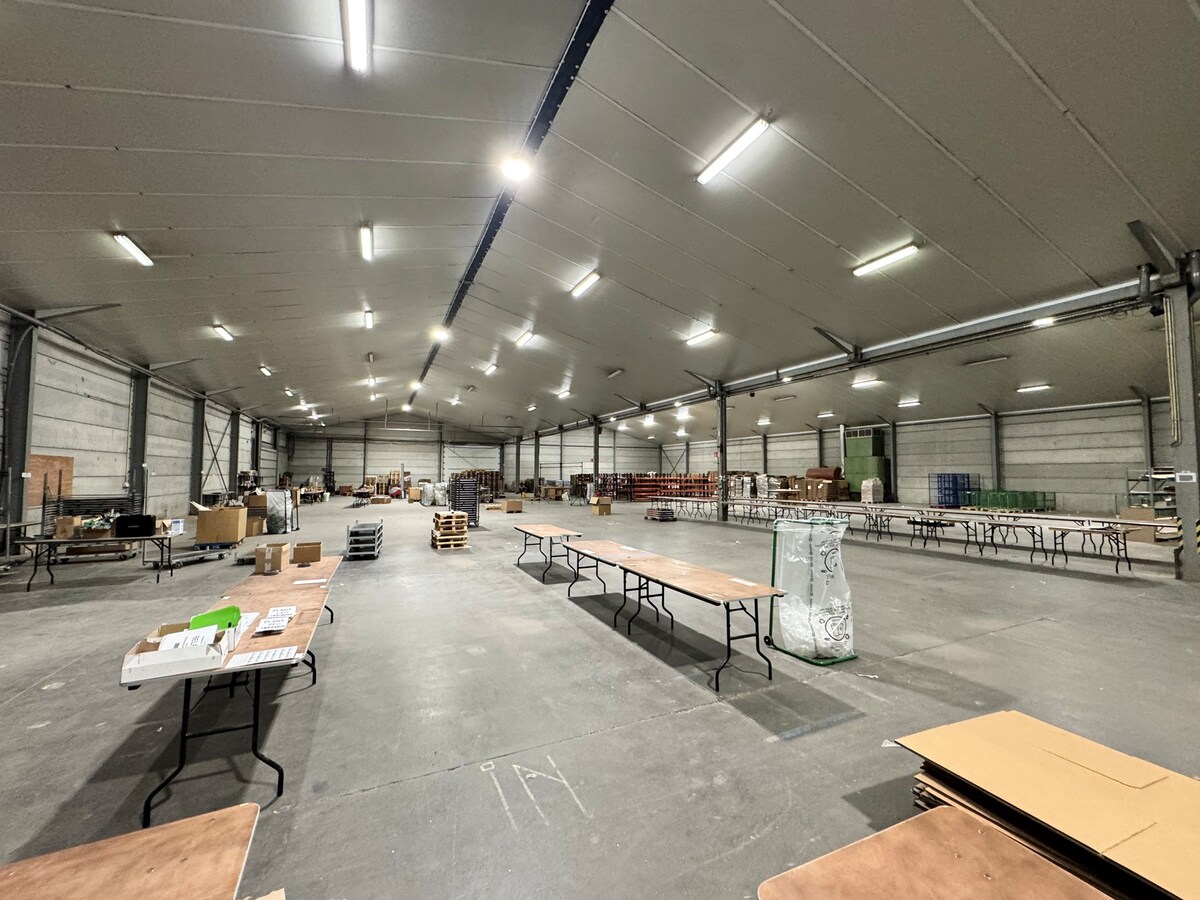 Loods met burelen te huur te Koekelare 