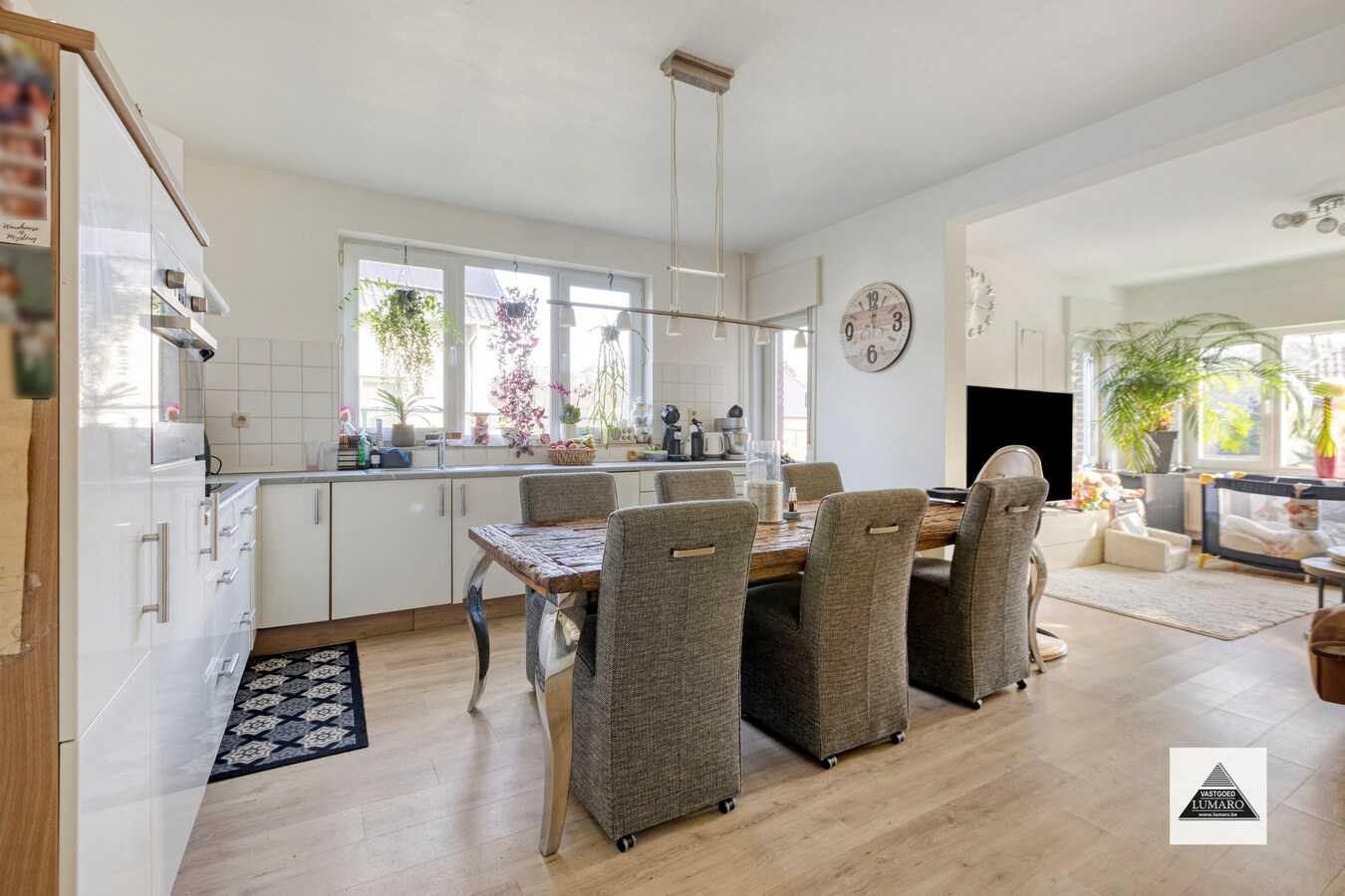 Gelijkvloers appartement met tuintje en parking 