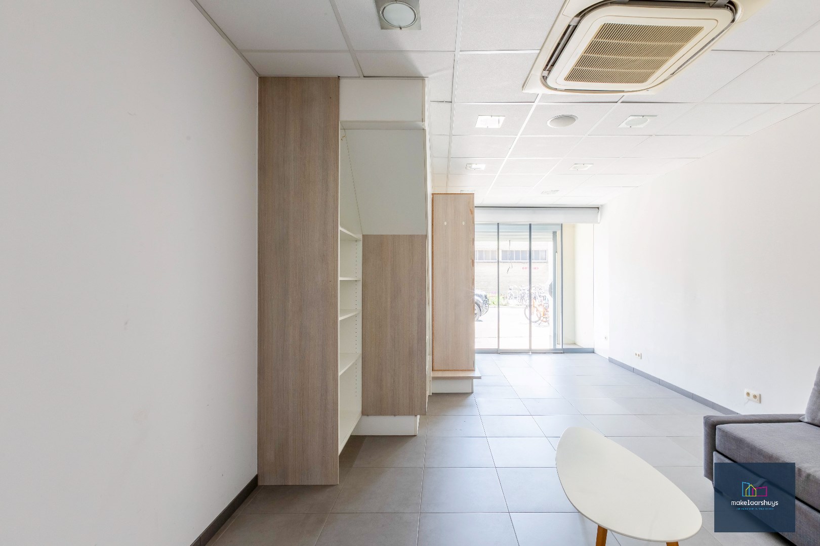 Eigendom met handelsgelijkvloers en duplexappartement 