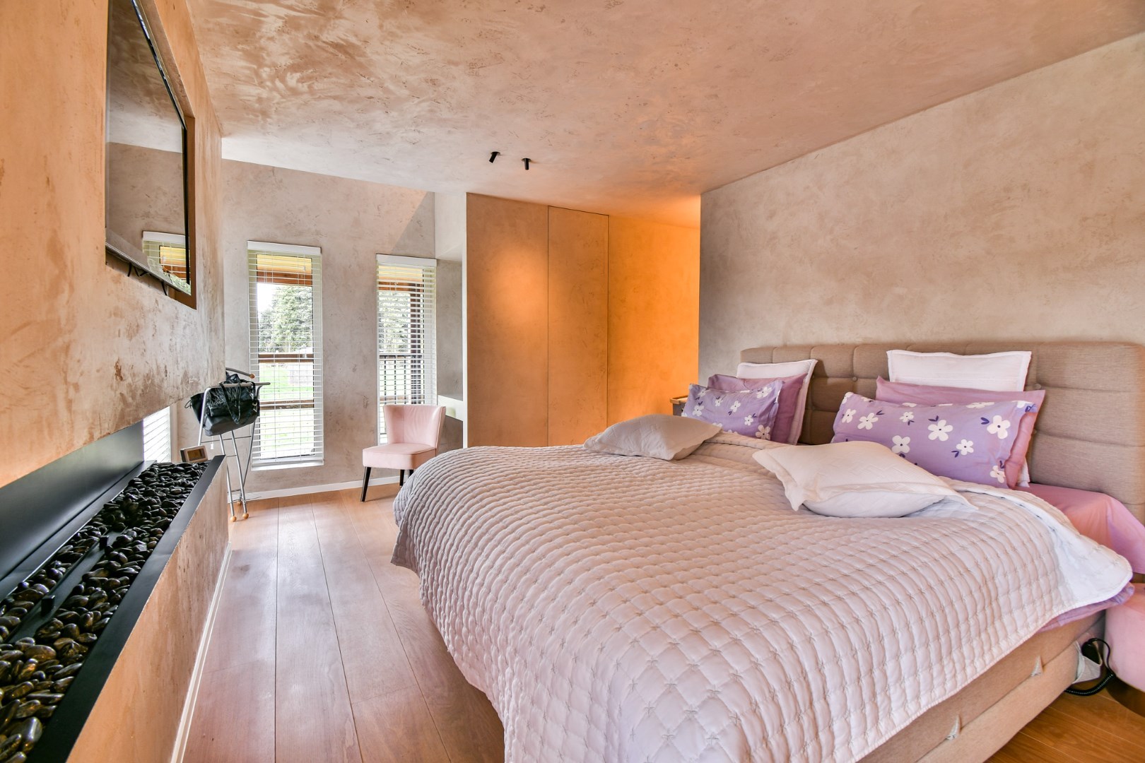 Exclusief domein met restaurant/feestzaal en luxueuze woning op 5 Ha te Torhout 