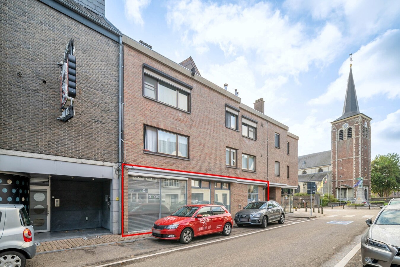 Ruim, zeer energiezuinig kantoor in het centrum van Neeroeteren met diverse mogelijkheden! 