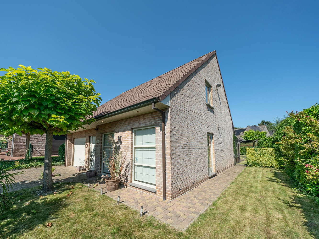 Instapklare, vrijstaande villa met 4 kamers op toplocatie 