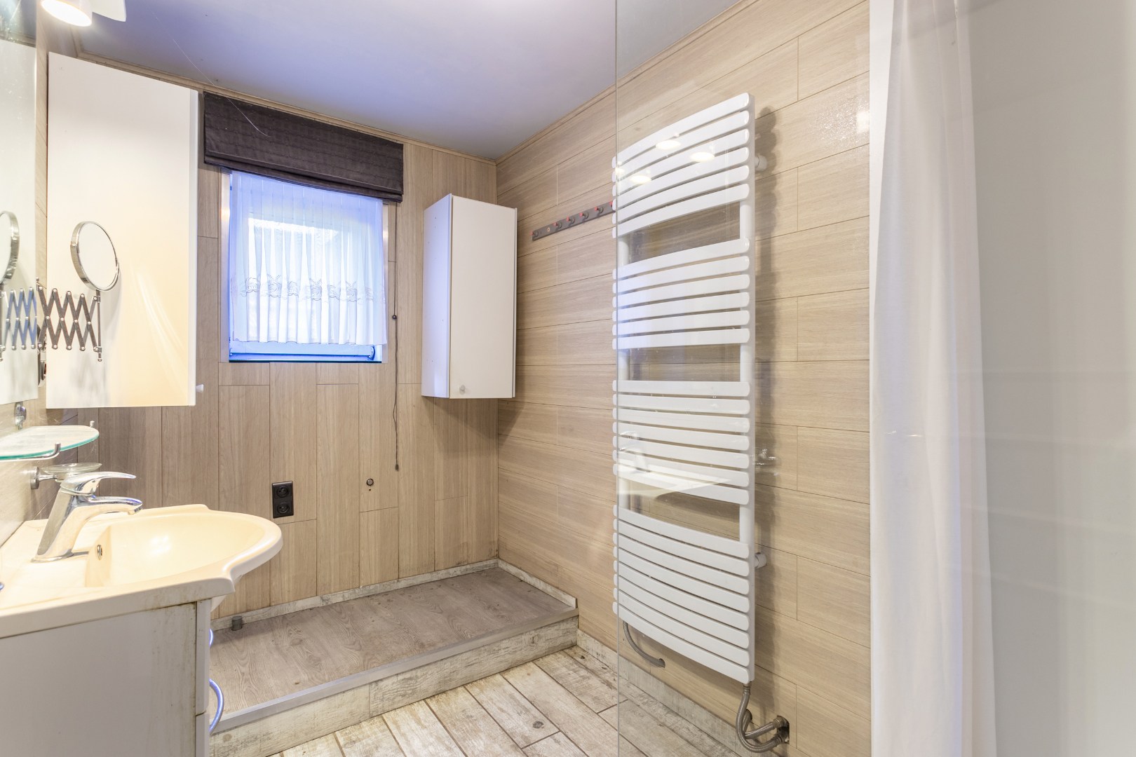 Te renoveren fermette met 3 slpk, bijgebouw en garage en mogelijkheid tot uitbreiding (bouwgrond) 