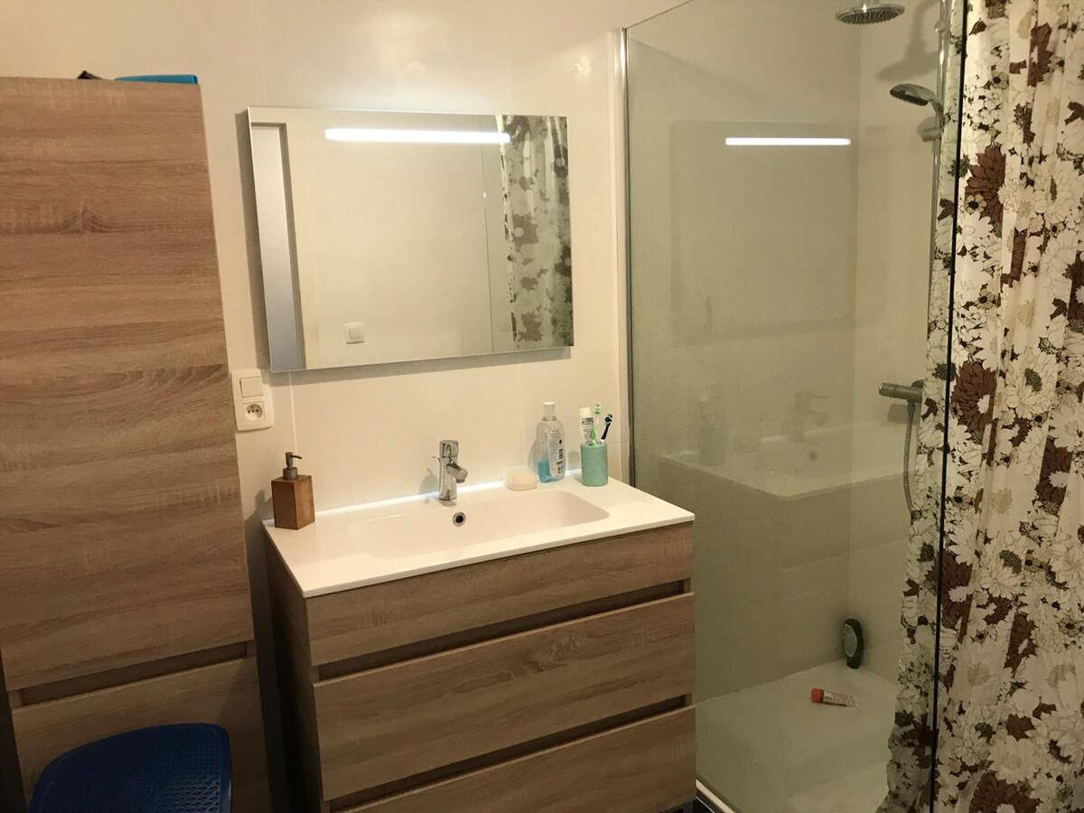 Gelijkvloersappartement met tuin en 2 autostaanplaatsen 