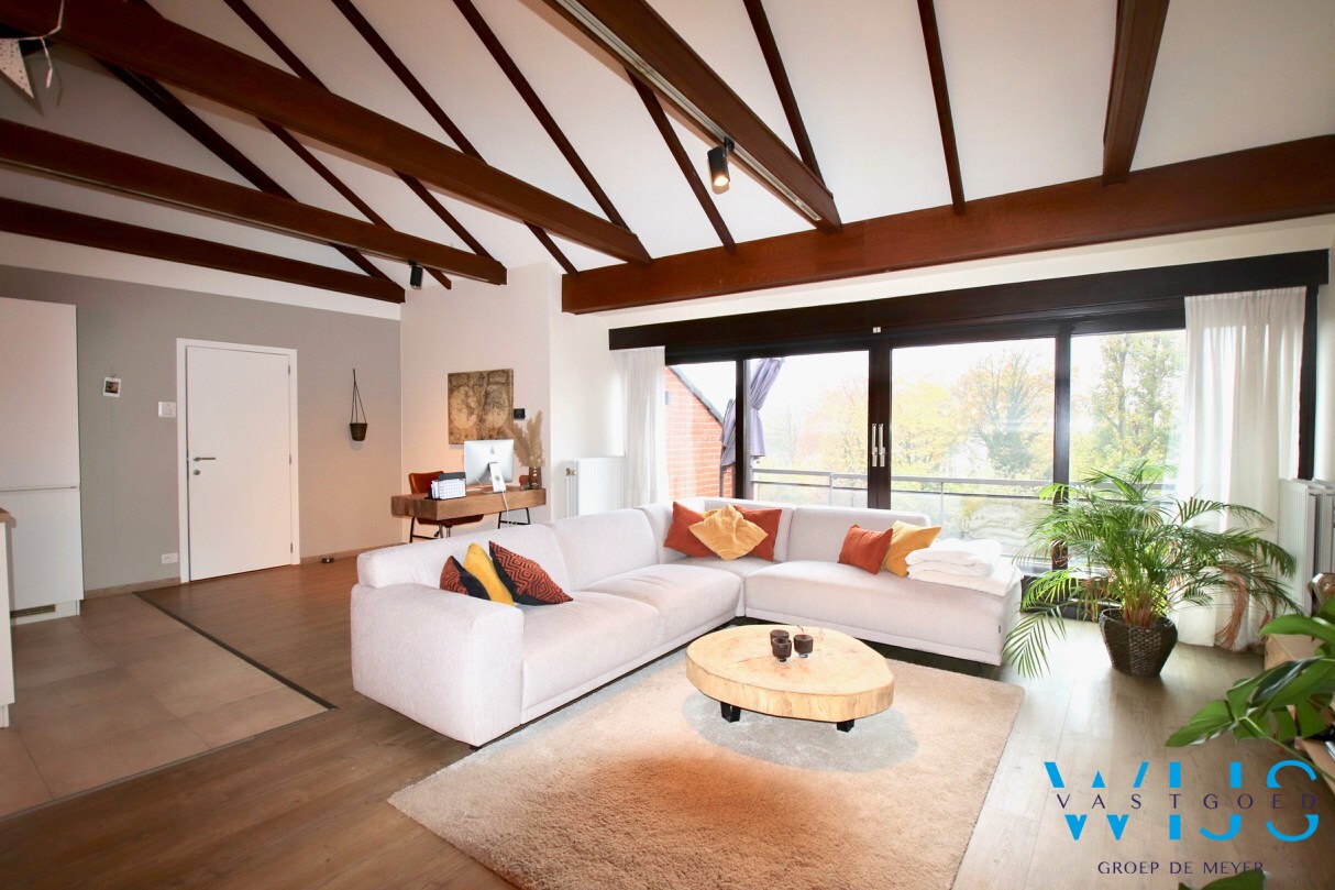 Uniek dakappartement te CENTRUM EVERGEM ! 