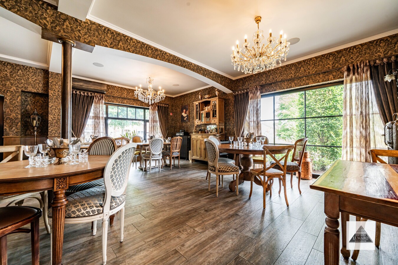 Schitterend horecapand met privé parking en vakantiewoning 