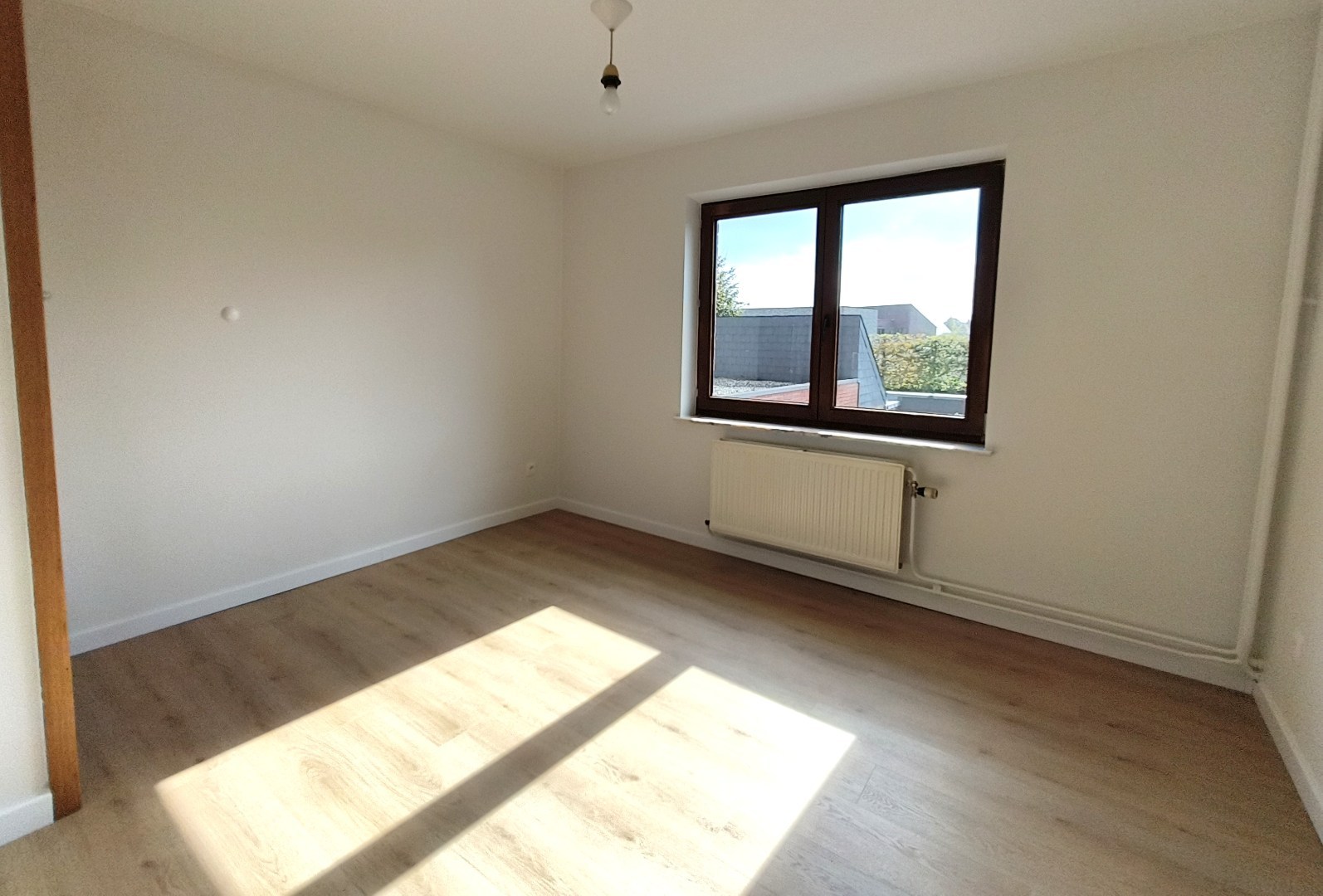 MOOIE WONING MET GARAGE EN TUINTJE 
