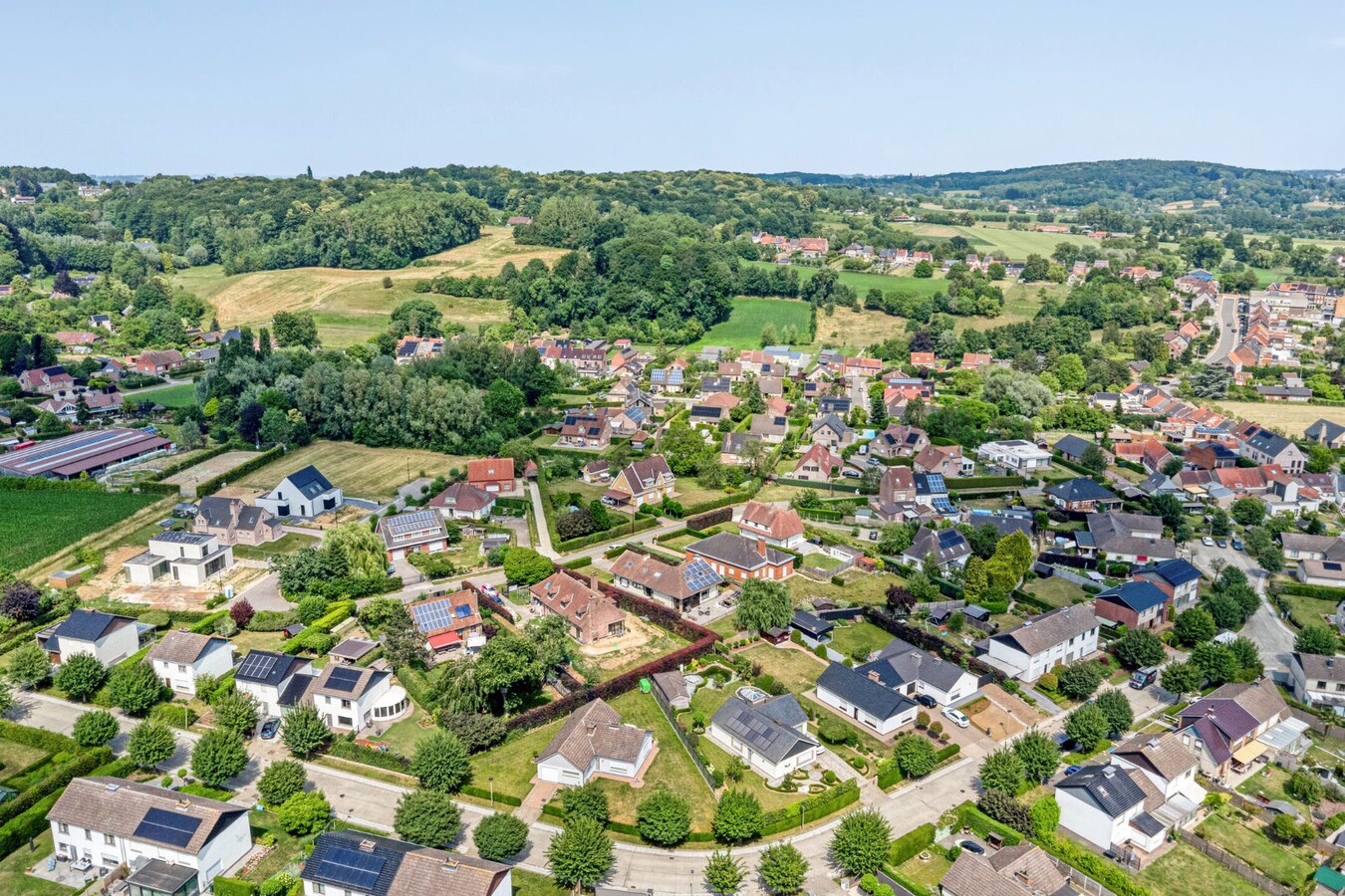 Charmante alleenstaande woning met 5 slaapkamers en ruime tuin (900m2) 