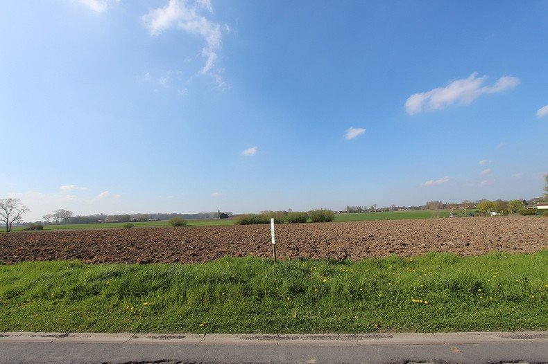 Perceel bouwgrond voor open bebouwing te Koekelare 