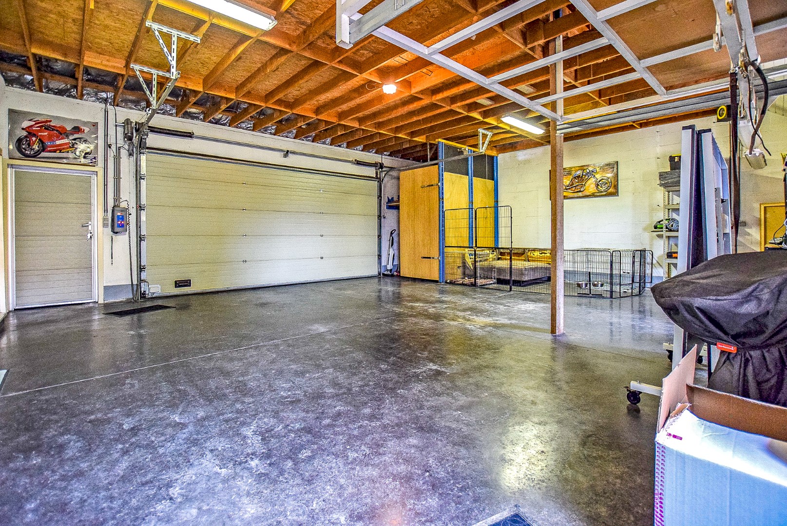 Ruime woning met prachtige verzichten, 5 slaapkamers en dubbele garage. 