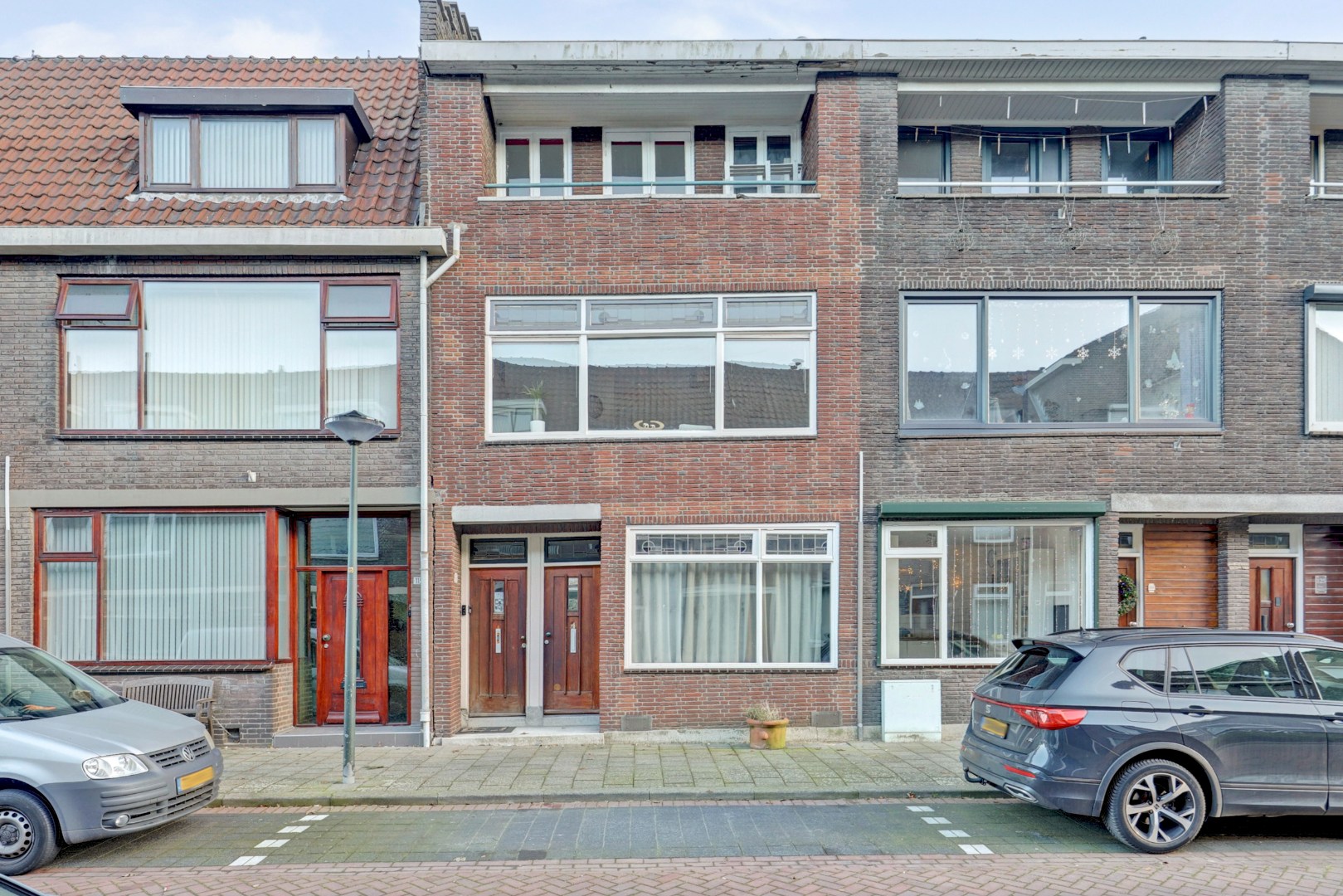 Ruime dubbele bovenwoning met drie slaapkamers, berging en de mogelijkheid tot het realiseren van een extra vierde slaapkamer. 