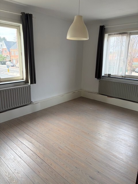 Te renoveren woning op een perceel van 8 are 