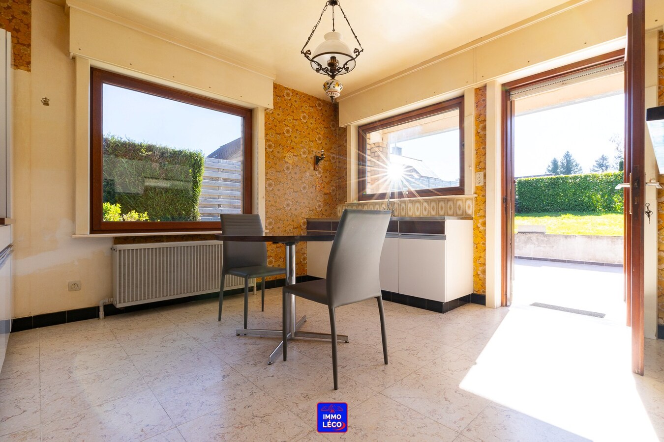 Villa "Plain-Pied" érigée sur 571m² avec garage, terrasse et jardin. 