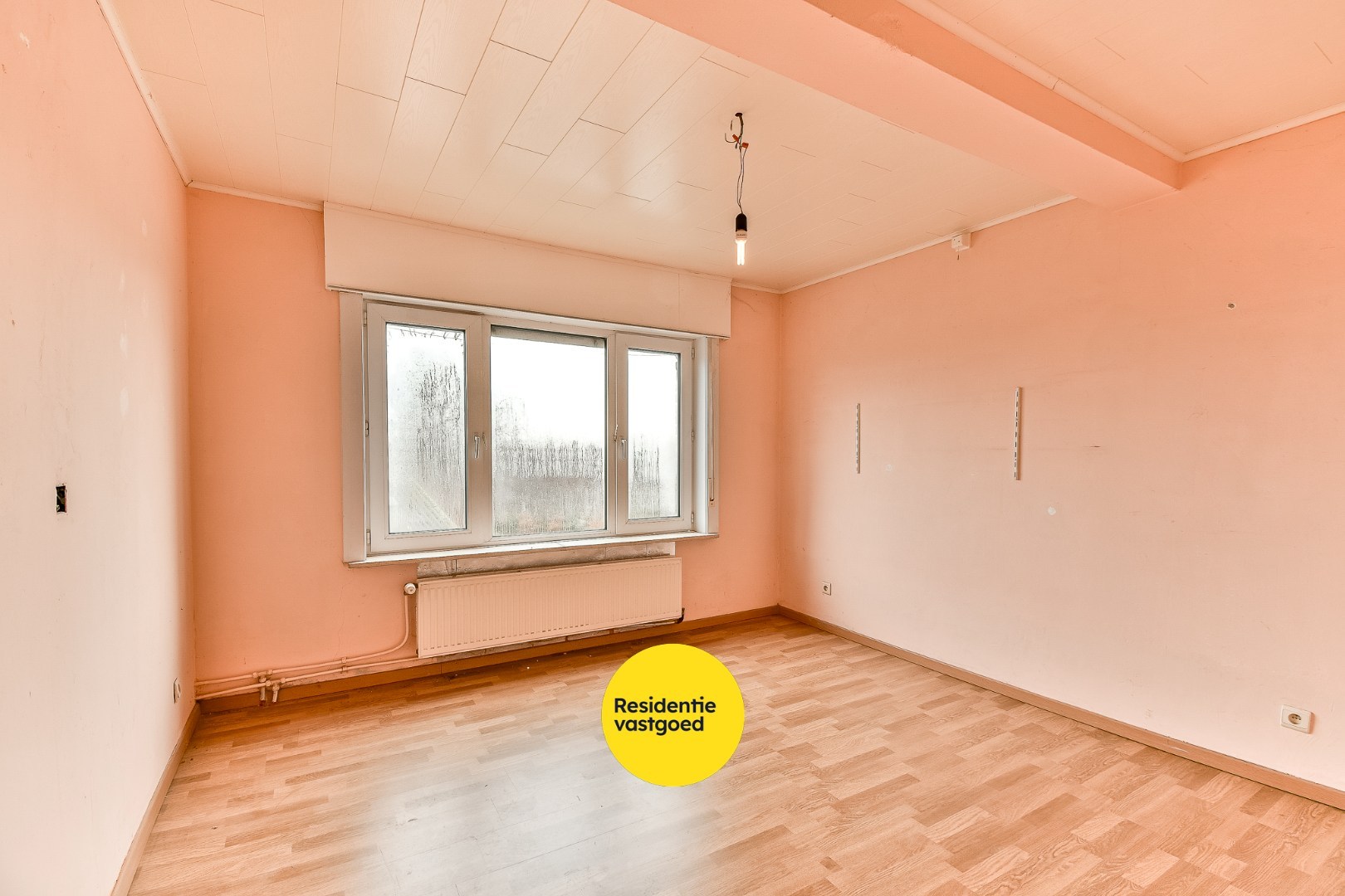 Te renoveren appartementsgebouw met loods op 1.131 m² 