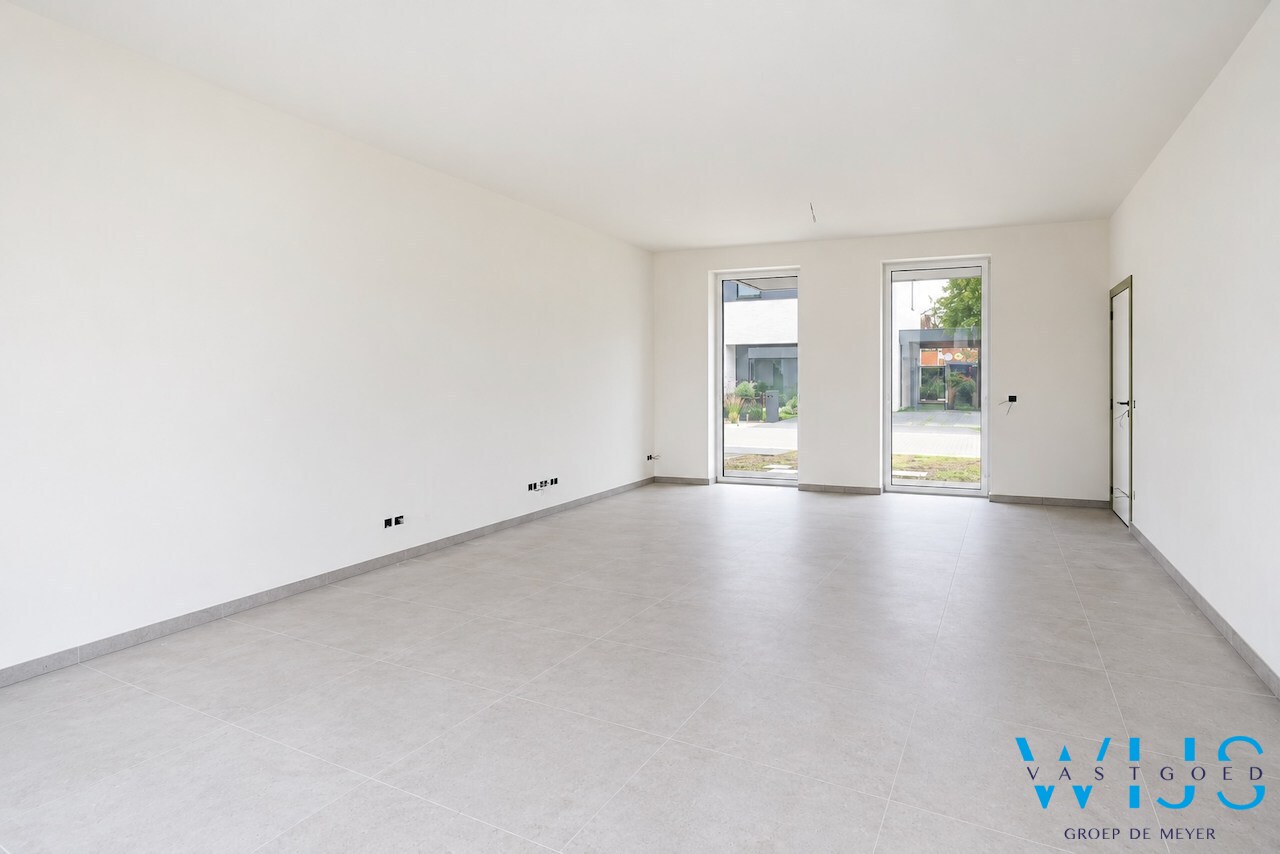 Nieuwbouw in aangename woonwijk te Oosteeklo ! 