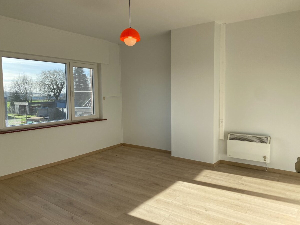 Ruime halfopen woning met garage, 3 slaapkamers en tuin 