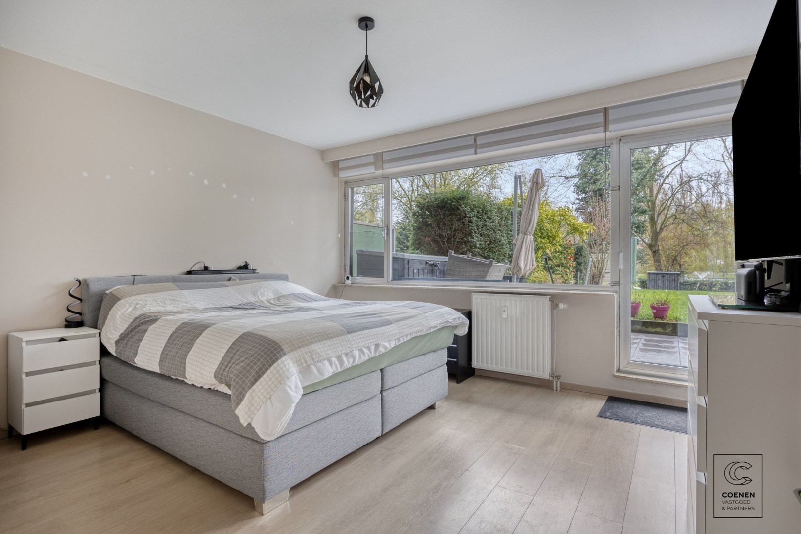 Ruim appartement met 3 slpk en schitterende tuin te Merksem! 