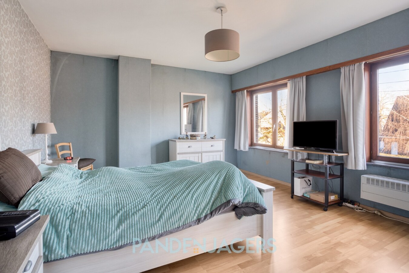 Ruime woning met 3 slaapkamers, garage en zuidgerichte tuin te Duffel-Oost 