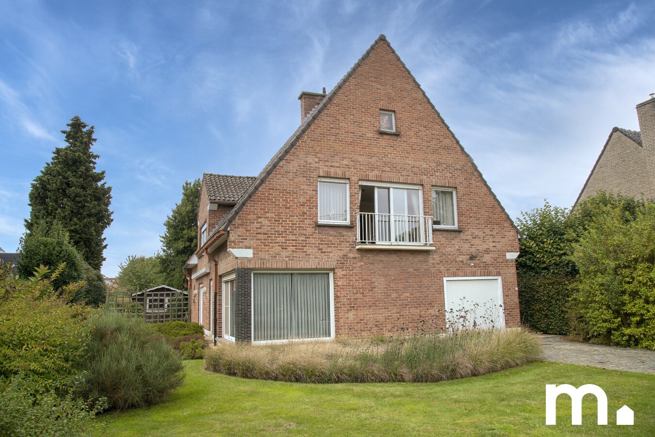 Alleenstaande villa met 4 slaapkamers en zonnige tuin te Harelbeke op 1005 m² 