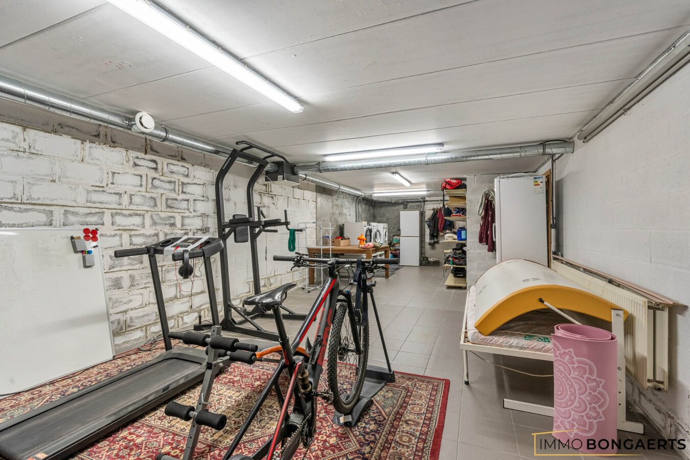 Energiezuinige woning met zwembad op rustige ligging in As 