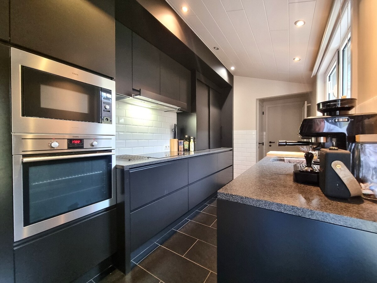 Recent, met oog voor detail gerenoveerde, zeer aangename woning te Heist 